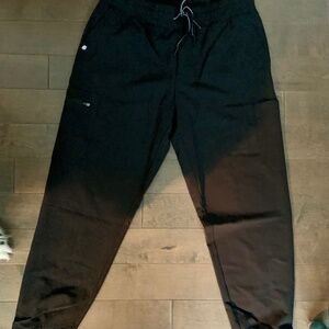 Jaanuu cargo scrub pants size medium.